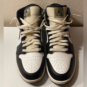 Jordan 1 mid Heat reactive